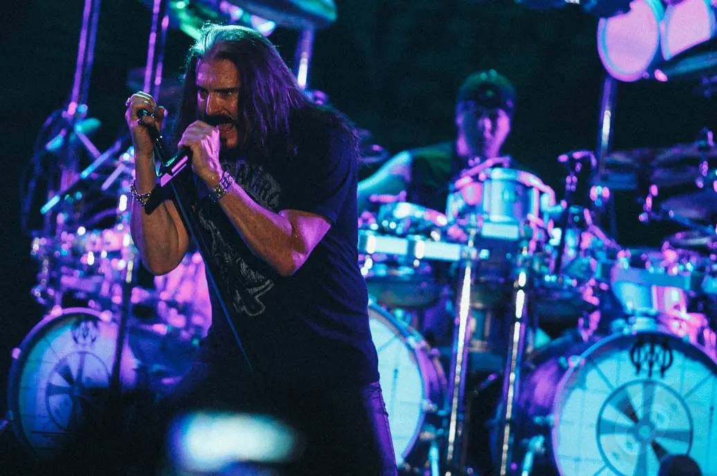Dream Theater memainkan konser selama 3 jam di hadapan ribuan penggemarnya di Lapangan D, Senayan, Jakarta, (26/10/14). (Liputan6.com/Faizal Fanani)