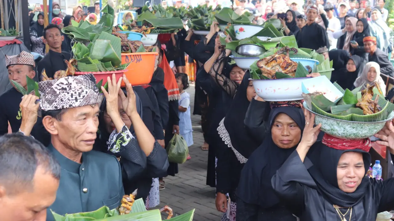 Tradisi Ithuk Ituhan warga Desa Kampunganyar, Kecamatan Glagah Banyuwangi Wujud syukur berkah air yang melimpah (Istimewa)