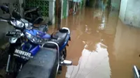 Banjir melanda di Permukiman Kampung Baru Blok C, RT 14 RW 17, Pondok Pinang, Jakarta Selatan. Ketinggian air 10 hingga 40 meter. (TMC Polda Metro Jaya)