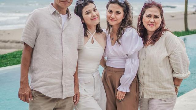 Sang Ayah Meninggal Dunia, Ini 6 Potret Kenangan Marsha Aruan dan Mendiang