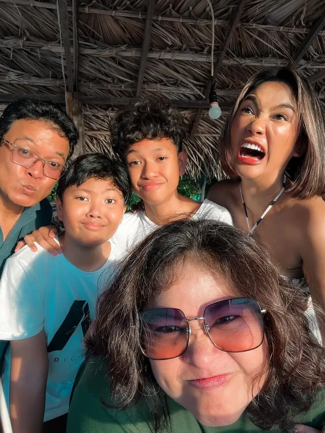 Marion Jola di pantai (Instagram/lalamarionmj)