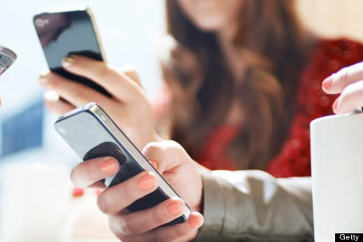 [Bintang] Ilustrasi Main Handphone