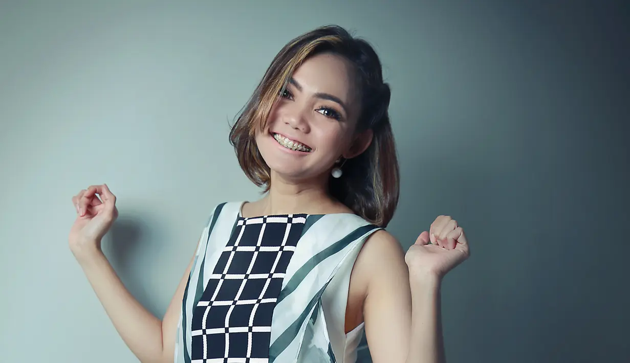 Berbeda negara, tentu banyak perbedaan diantara keduanya. Itu tidak dijadikan kendala, melainkan beradaptasi dengan kehidupan masing-masing. (Fotografer: Deki Prayoga, Digital Imaging: Muhammad Iqbal Nurfajri)