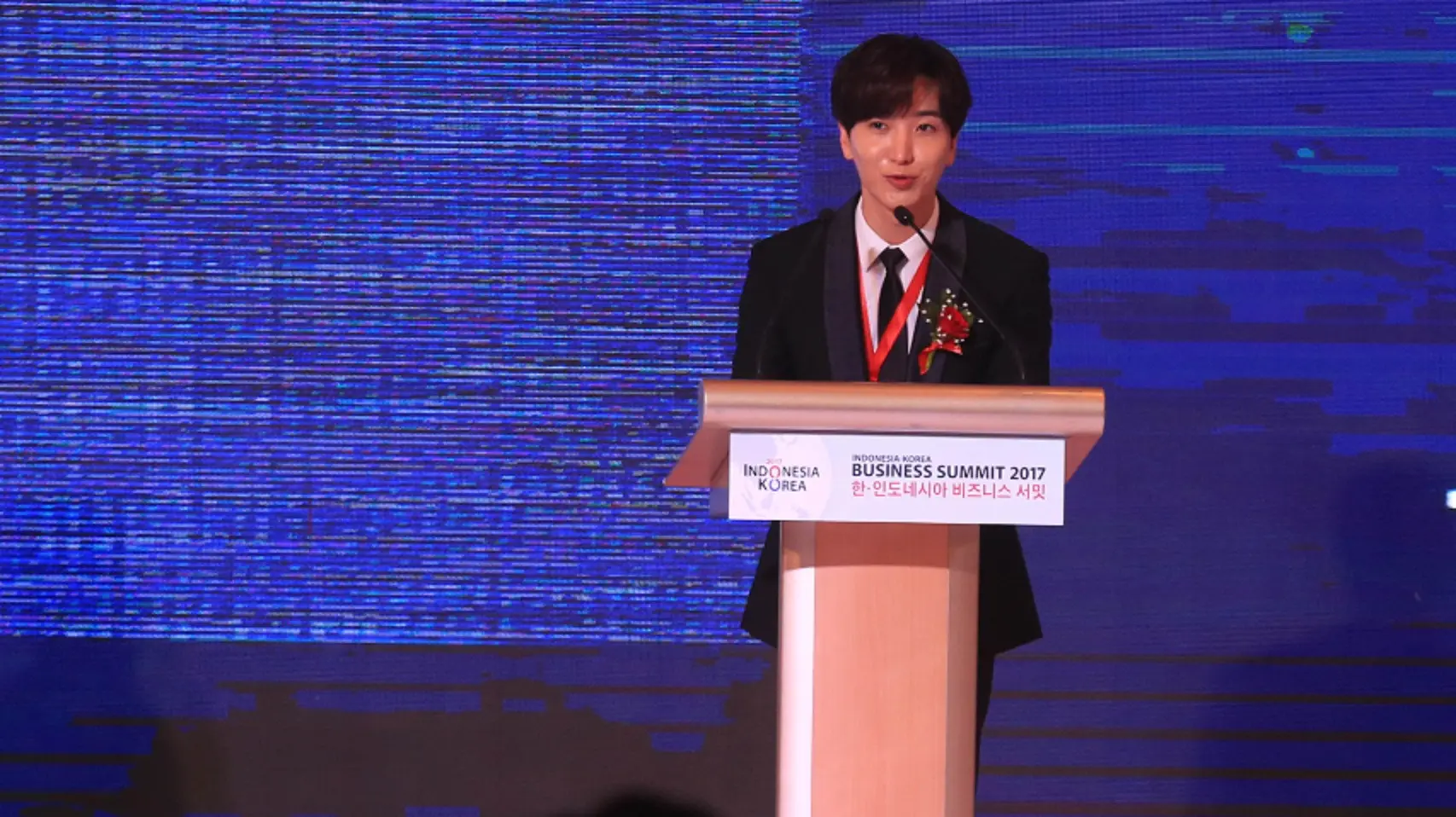 Leeteuk Super Junior jadi pembicara saat menghadiri acara Indonesia-Korea Business Summit 2017 di di Hotel Shangri-La, Jakarta, Selasa (14/3/2017). (/Herman Zakaria)
