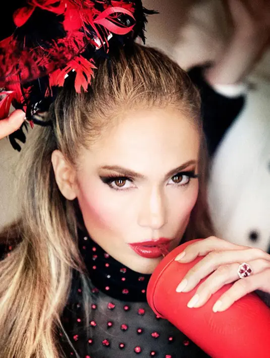 Badai Maria yang terjadi di Puerto Rico ini sungguh mengerikan. Terdapat lebih dari 15000 orang berada di penampungan dan para pejabat pun terus berusaha untuk membendung adanya krisis kemanusiaan. (Instagram/Jlo)