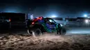 Mobil tim Shegawi Racing saat mengikuti uji coba sebelum ajang Reli Dakar 2025 pada Kamis (02/01/2025) waktu setempat di Bisha, Arab Saudi. Ajang tersebut akan berlangsung pada 3 hingga 17 Januari 2025. (AFP/Valery Hache)