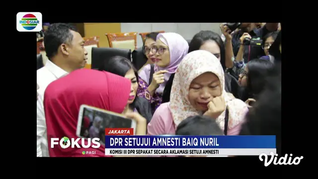 Komisi III DPR menyetujui surat pertimbangan amnesti dari Presiden Jokowi untuk Baiq Nuril, terpidana kasus ITE.