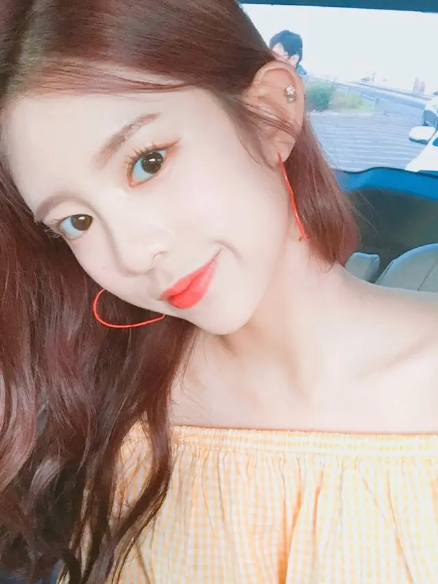 Daisy Momoland (Instagram/ momoland_official)