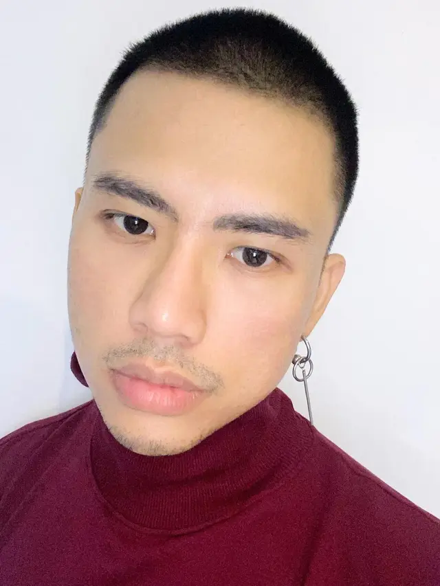 Ricky Cuaca Berambut Plontos