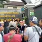 Para korban dugaan penipuan biro haji dan umroh melapor ke Polres Metro Bekasi Kota. (Liputan6.com/Bam Sinulingga)