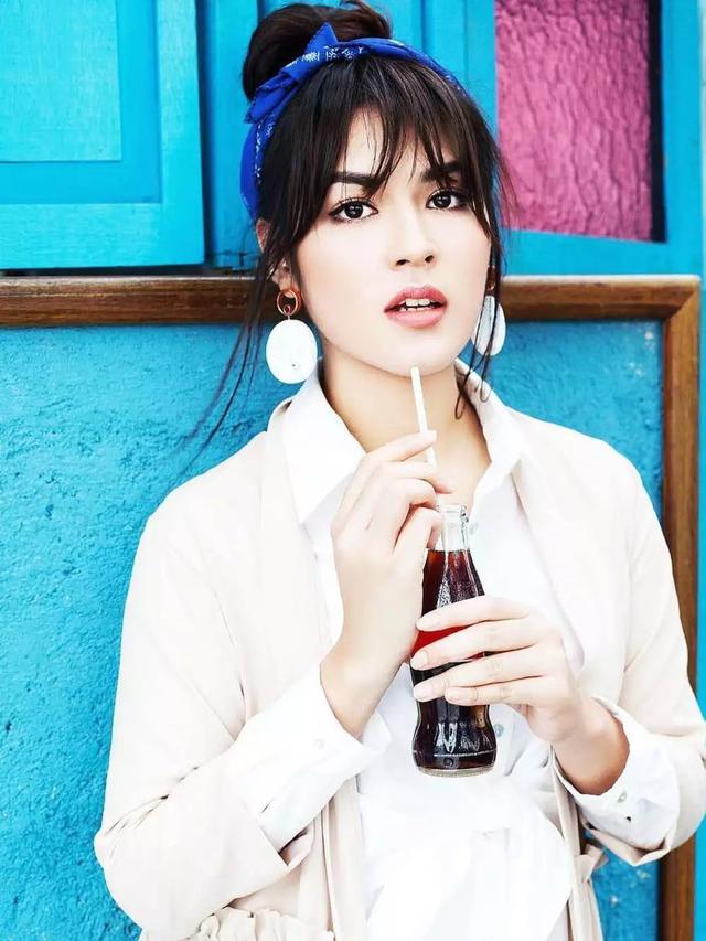 7 Potret Raisa dengan Poni Depan, Disebut Makin Awet Muda