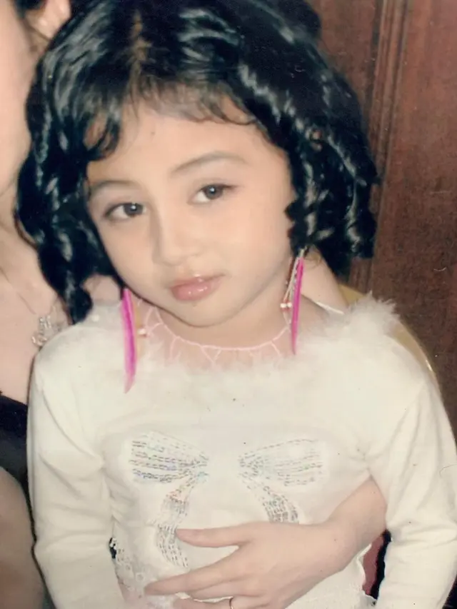 6 Potret Lawas Margin Wieheerm, Disebut Mirip Dewi Perssik