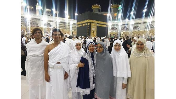 6 Momen Najwa Shihab Umrah Bareng Keluarga, Hangat dan Kompak (sumber: Instagram.com/najwashihab)