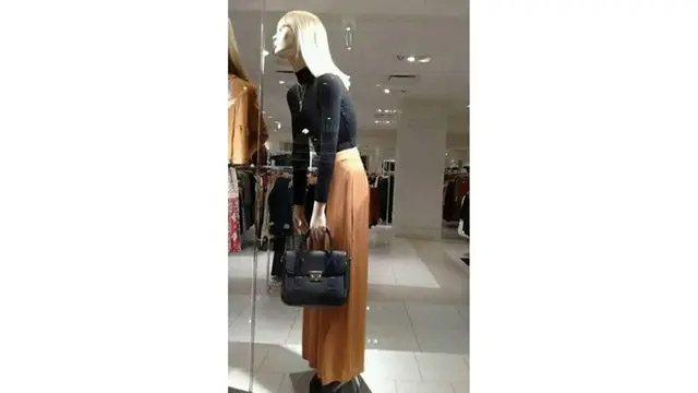 Potret 6 Manekin Terlihat Lelah Ini Kocak Banget, Bikin Ketawa