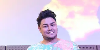 Beberapa hari belakangan ini, Indra Bekti sedang mendapat masalah. Sebagai sahabat Ivan Gunawan berharap kasusnya segera selesai. (Andy Masela/Bintang.com)