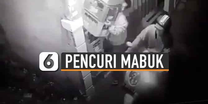 VIDEO: Kocak, Pemuda Sempoyongan Gagal Curi Minuman Diduga Gara-Gara Mabuk