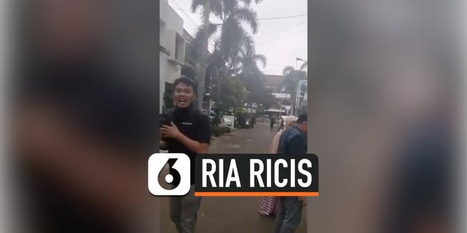 VIDEO: Abaikan Social Distancing, Ria Ricis Kena Semprot Warga