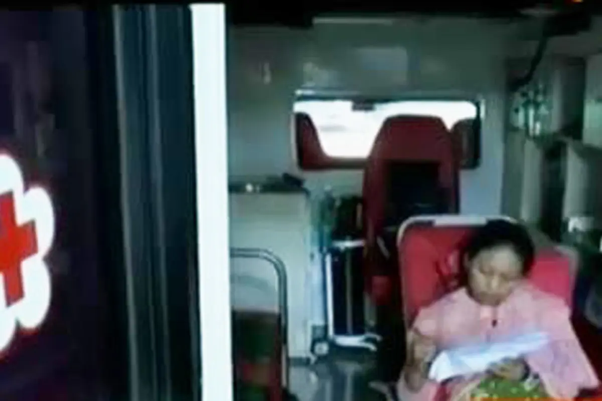 VIDEO: Siswi Ini Terpaksa Mengikuti Ujian Nasional di Ambulans