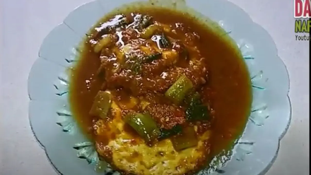 Ilustrasi semur telur mata sapi