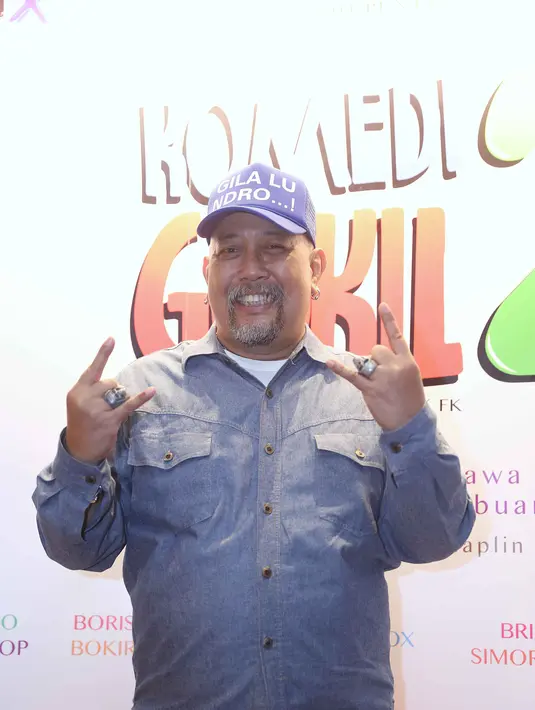 Komedian senior Indro Warkop baru saja merayakan ulang tahunnya yang ke-58 tahun, pada 8 Mei 2016. Dihari bahagianya itu,ia kebanjiran ucapan selamat. (Nurwahyunan/Bintang.com)