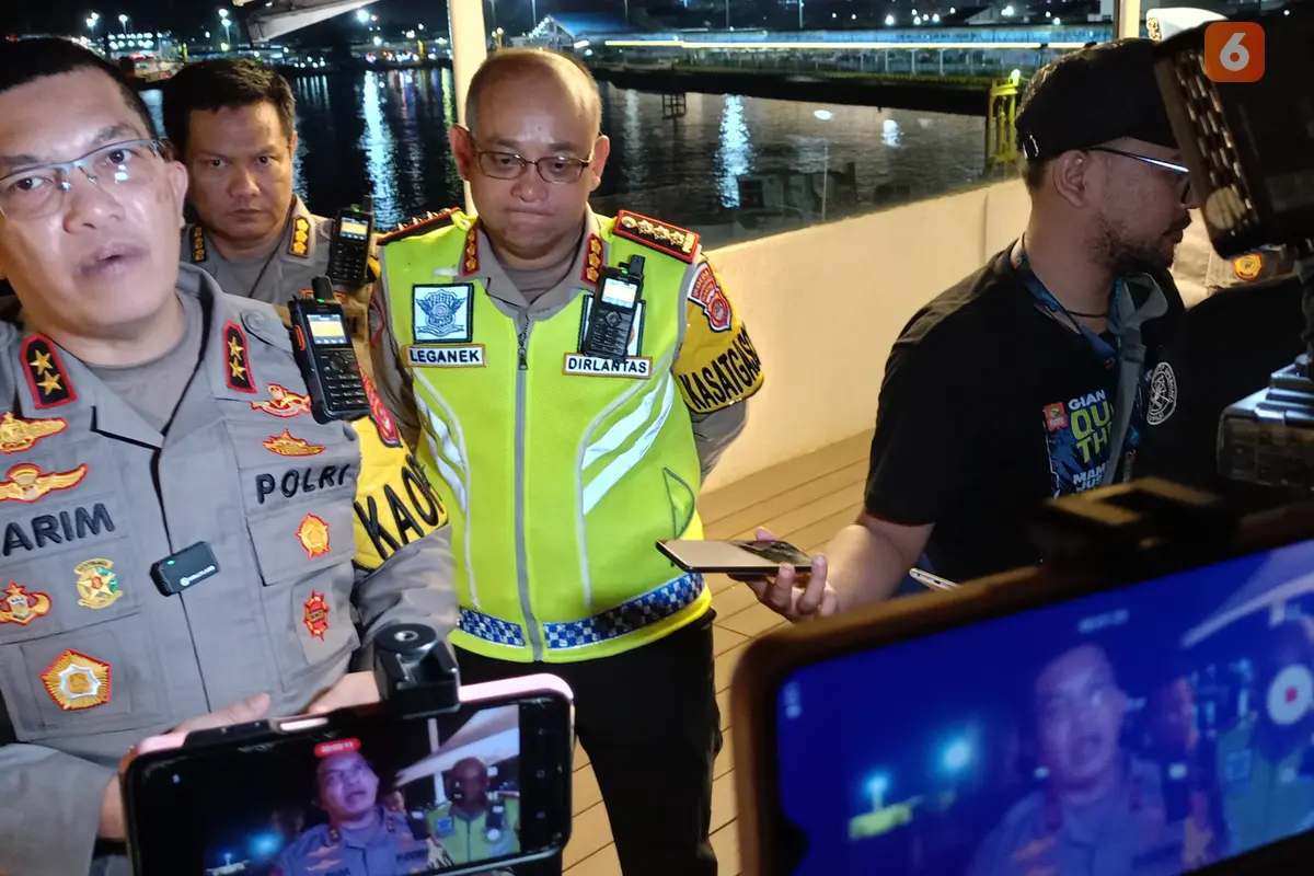 Kapolda Banten, Irjen Pol Abdul Karim, di Pelabuhan Merak. (Senin, 15/04/2024). (Yandhi Deslatama/Liputan6.com).