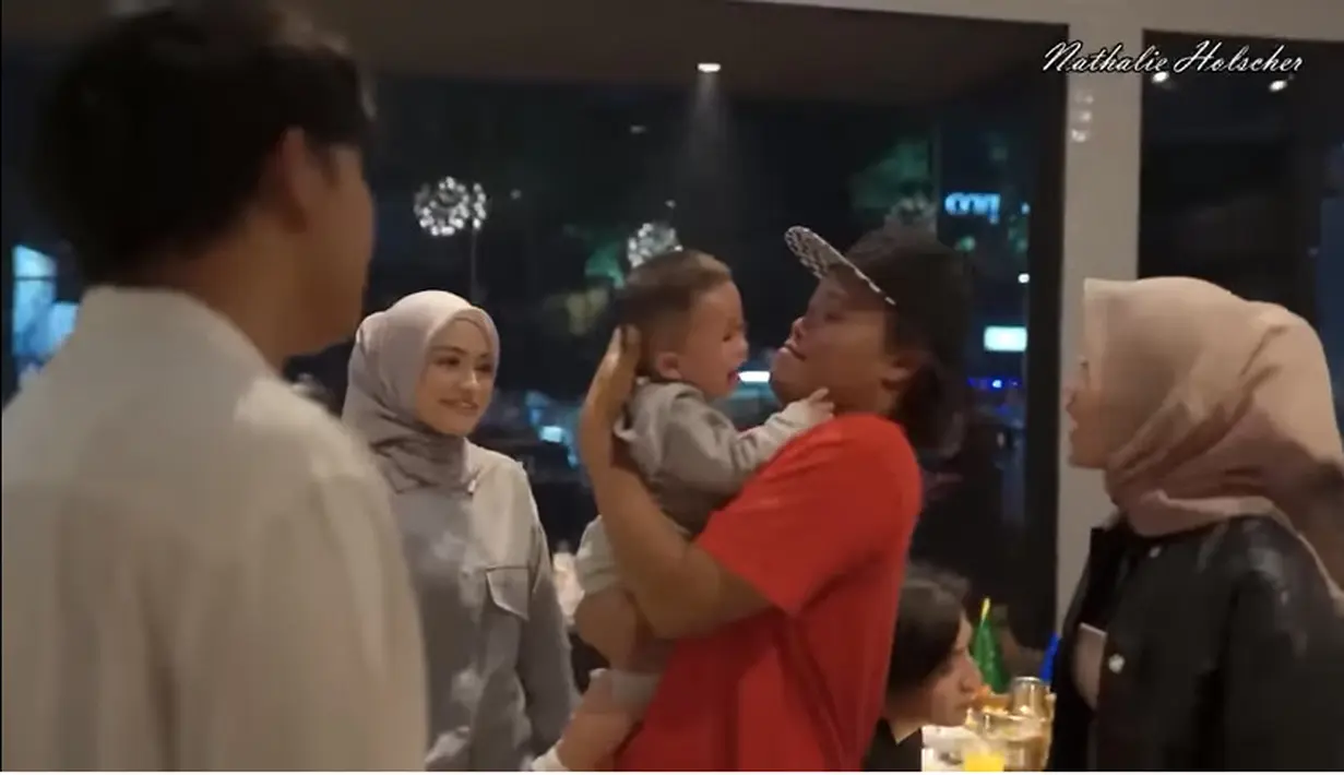 [Youtube/NATHALIE HOLSCHER]