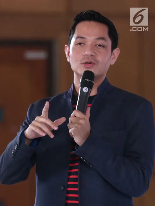 Creative dan Aktor, Dude Harlino berbagi inspirasi peluang bisnis kepada peserta EGTC 2018 Bandung di Graha Sanusi Hardjadinata, Universitas Padjajdaran, Bandung, Kamis (6/12). Dude juga memberi tips menjalankan bisnis. (Liputan6.com/Helmi Fithriansyah)