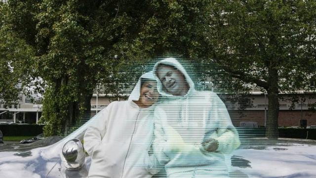 Wanita Pertama Nikahi Hologram