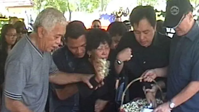 Suasana Haru Selimuti Pemakaman Korban Avanza Terbakar