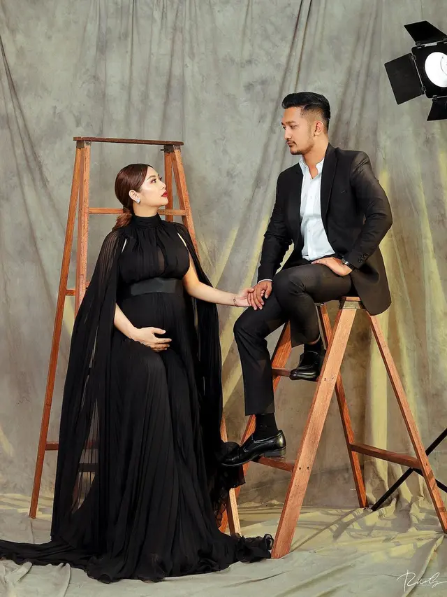 6 Potret Maternity Shoot Delta Hesti. (Sumber: Instagram/deltahesti)
