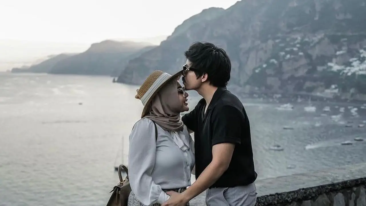 6 Gaya Aurel Hermansyah Liburan di Italia Bareng Atta Halilintar dan Ameena, Tenteng Tas Seharga Rp472 Jutaan