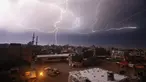 Kilatan petir terlihat saat hujan lebat di atas kota Rafah di Jalur Gaza selatan, Palestina, Kamis (16/1/2020). (AFP/Said Khatib)