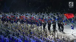 Kontingen China melintas saat pembukaan Asian Games 2018 di Stadion Utama Gelora Bung Karno (SUGBK), Jakarta, Sabtu (18/8). Asian Games 2018 diikuti 45 negara. (Merdeka.com/Imam Buhori)
