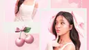 Gaya Eca Aura bisa menjadi inspirasi yang sempurna untuk outfit Valentine’s date kamu. 
Dengan memilih mini dress feminin, detail sheer yang anggun, serta aksesori dan makeup yang soft, kamu bisa tampil memukau di hari spesial ini.   [@elsaajapasal].
