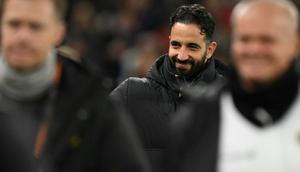 Pelatih kepala Manchester United asal Portugal, Ruben Amorim, tiba untuk pertandingan Europa League&nbsp;antara Manchester United dan Bodoe/Glimt di stadion Old Trafford di Manchester, Inggris barat laut, Jumat dini hari WIB (29/11/2024). (Oli SCARFF/AFP)