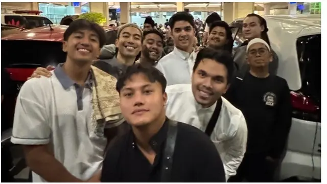 6 Potret Artis Itikaf di Masjid Ramadhan 2025, Raffi Ahmad hingga Angel Lelga