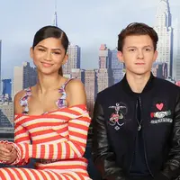 “I really can’t stand him,” tulis Zendaya dengan menyertakan emoji menangis sambil tertawa di akun Twitternya beberapa waktu lalu. Dan ternyata, Tom pun membalasnya. Ini lah yang membuat netizen ikut berkomentar. (AFP/ROB KIM)