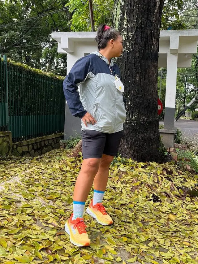 [Fimela] 6 Potret Tika Panggabean yang Tetap Fit di Usia Kepala 5