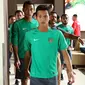 Pemain Timnas Indonesia, Muchlis Hadi Ning berjalan usai latihan ringan di Hotel Aston Lake Sentul, Bogor, Rabu (14/12). Indonesia akan menjamu Thailand di laga pertama final Piala AFF 2016 di Stadion Pakansari, Bogor. (Liputan6.com/Helmi Fithriansyah)