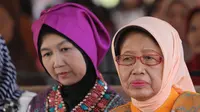 Ibunda Jokowi, Sudjiatmi saat menghadiri acara pasar murah di Solo. (Liputan6.com/Reza Kuncoro)