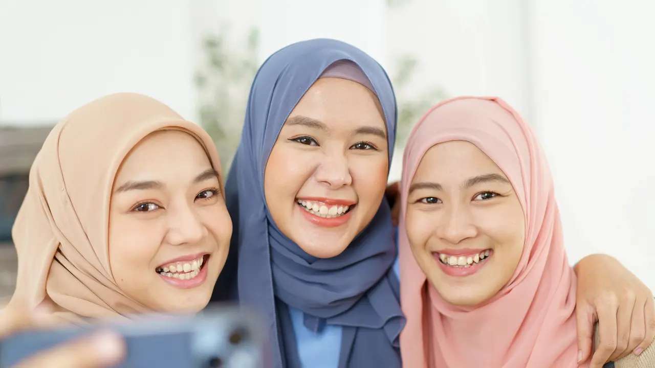 Rahasia Selfie Lebaran Lebih Glowing: Makeup Tips Simpel yang Bikin Wajah Fresh