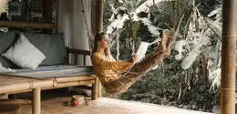 Slow living bukan berarti berhenti beraktivitas, tetapi memberi ruang untuk menikmati waktu, menentukan prioritas, dan menjalani keseharian dengan lebih mindful. (Foto/Dok: Pexels)