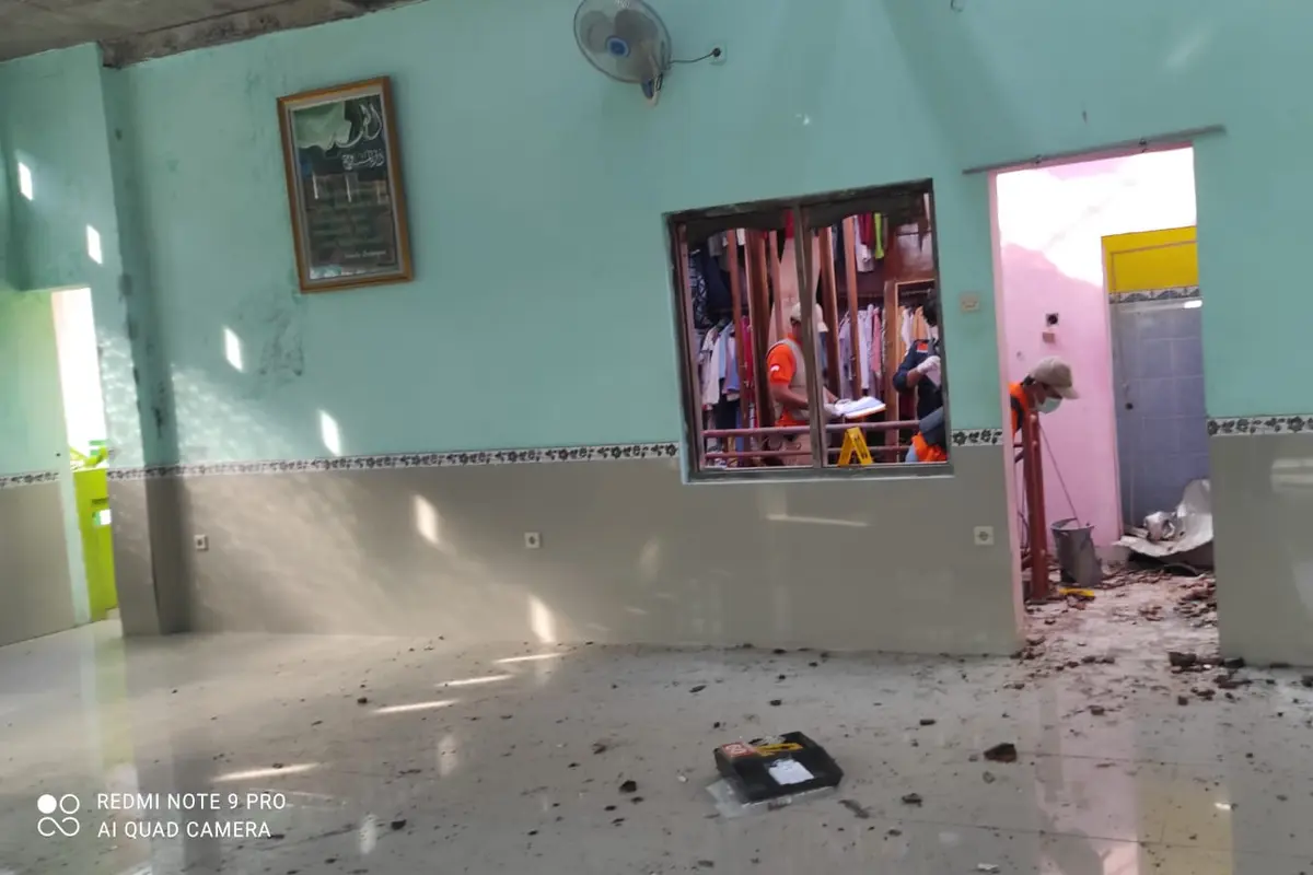 Sebuah ledakan terjadi di kawasan pondok pesantren Darul Masyruh, Desa Dusun Pesantren, Klambu, Grobogan, Jawa Tengah