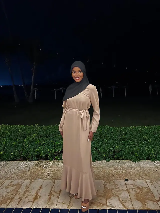 7 Pesona Khadija Omar, Finalis Miss World Pertama yang Berhijab