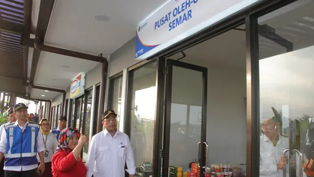 Menhub jajal kuliner rest area Tol Trans Jawa.