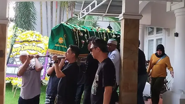 Pemakaman ibunda Tyas Mirasih