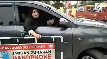 Kembali terjadi, aksi emak-emak yang tidak memperdulikan peraturan rambu lalu lintas