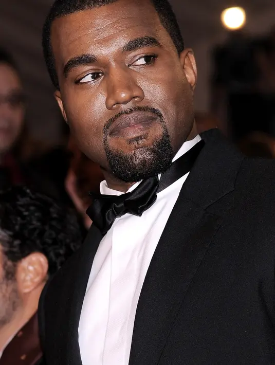 Salah satu diskriminatif di dunia musik justru menuai pujian dari suami Kim Kardashian ini. Kanye West memuji Frank Ocean karena telah berani memerangi homofobia di industri musik yang digelutinya. (Bintang/EPA)