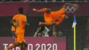 Pada babak kedua, Pantai Gading lebih berani keluar menyerang dan hasilnya mereka dapat unggul pada menit ke-67. Bek Jerman, Benjamin Henrichs membuat gol bunuh diri saat terjadi kemelut di muka gawang Jerman. Pantai Gading 1, Jerman 0. (Foto: AP/Andre Penner)