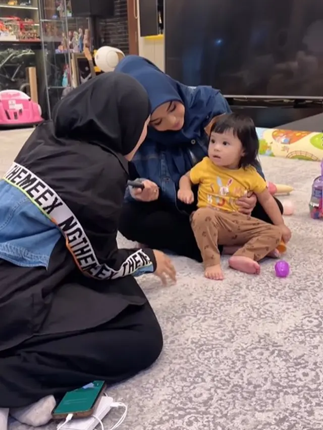 Ameena, anak Aurel dan Atta (Instagram/aurelie.hermansyah)